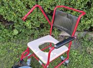 Grajewo ogłoszenia: Sprzedam wózek inwalidzki toaletowy.
Wózkiem można najechać... - zdjęcie