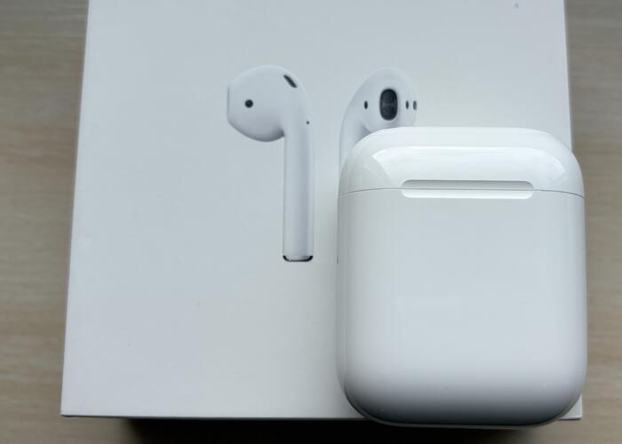 Grajewo ogłoszenia: Sprzedam słuchawki Apple AirPods 2 gen. Kupiłem je w 2021r.